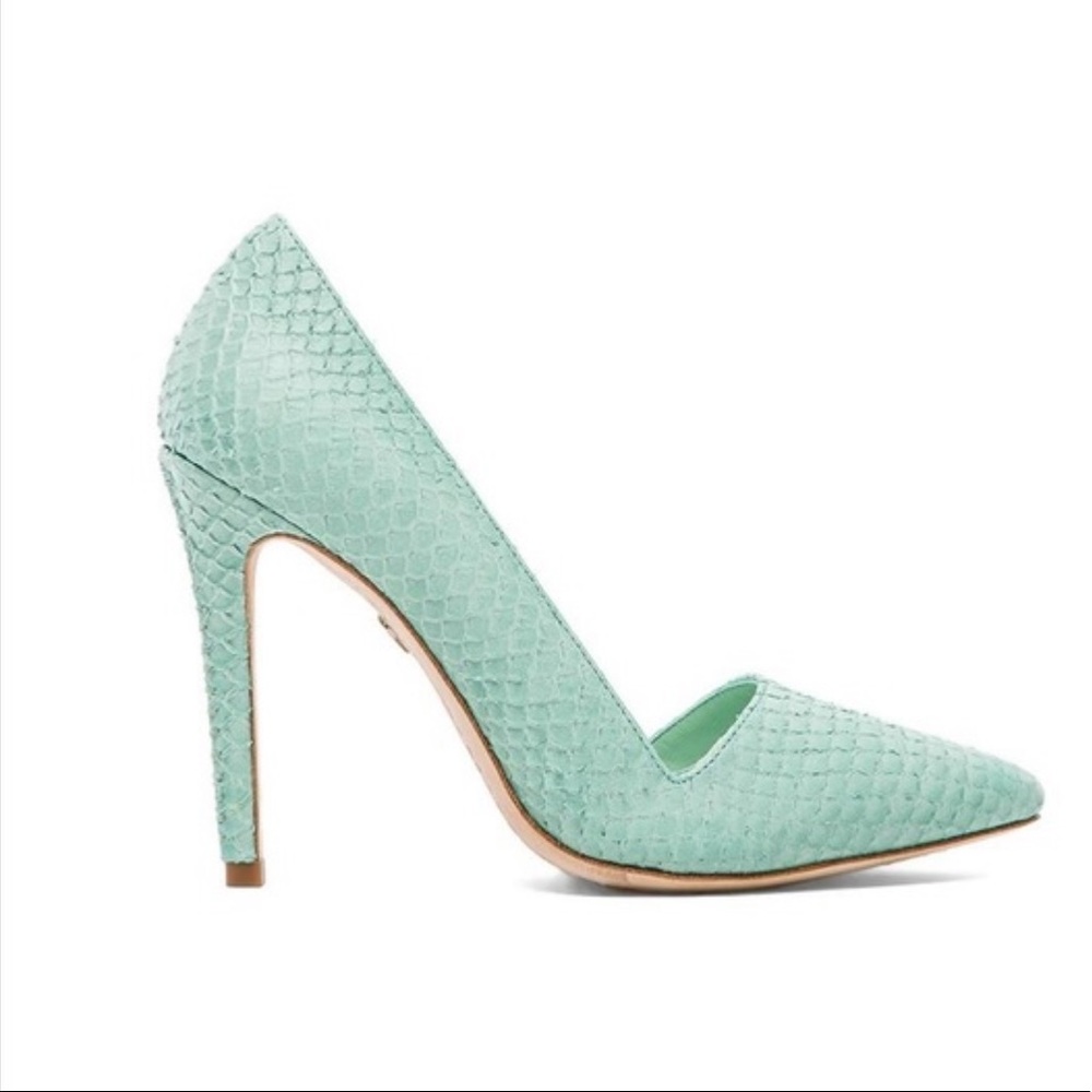 Alice + Olivia pumps